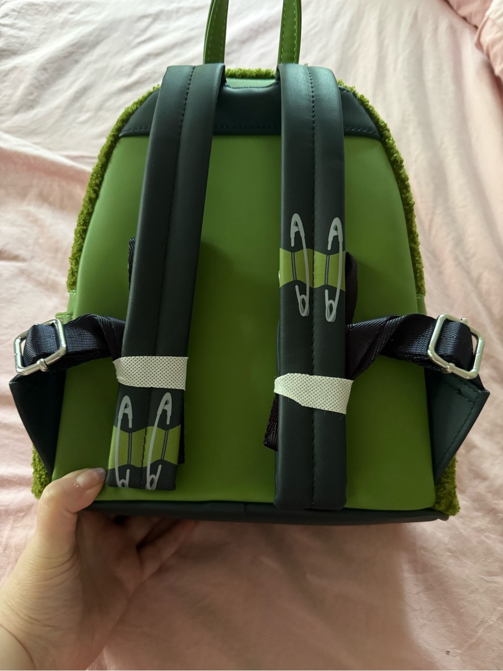 Loungefly Edward Scissorhands Sherpa Floral Heart Backpack - Picture 4 of 5